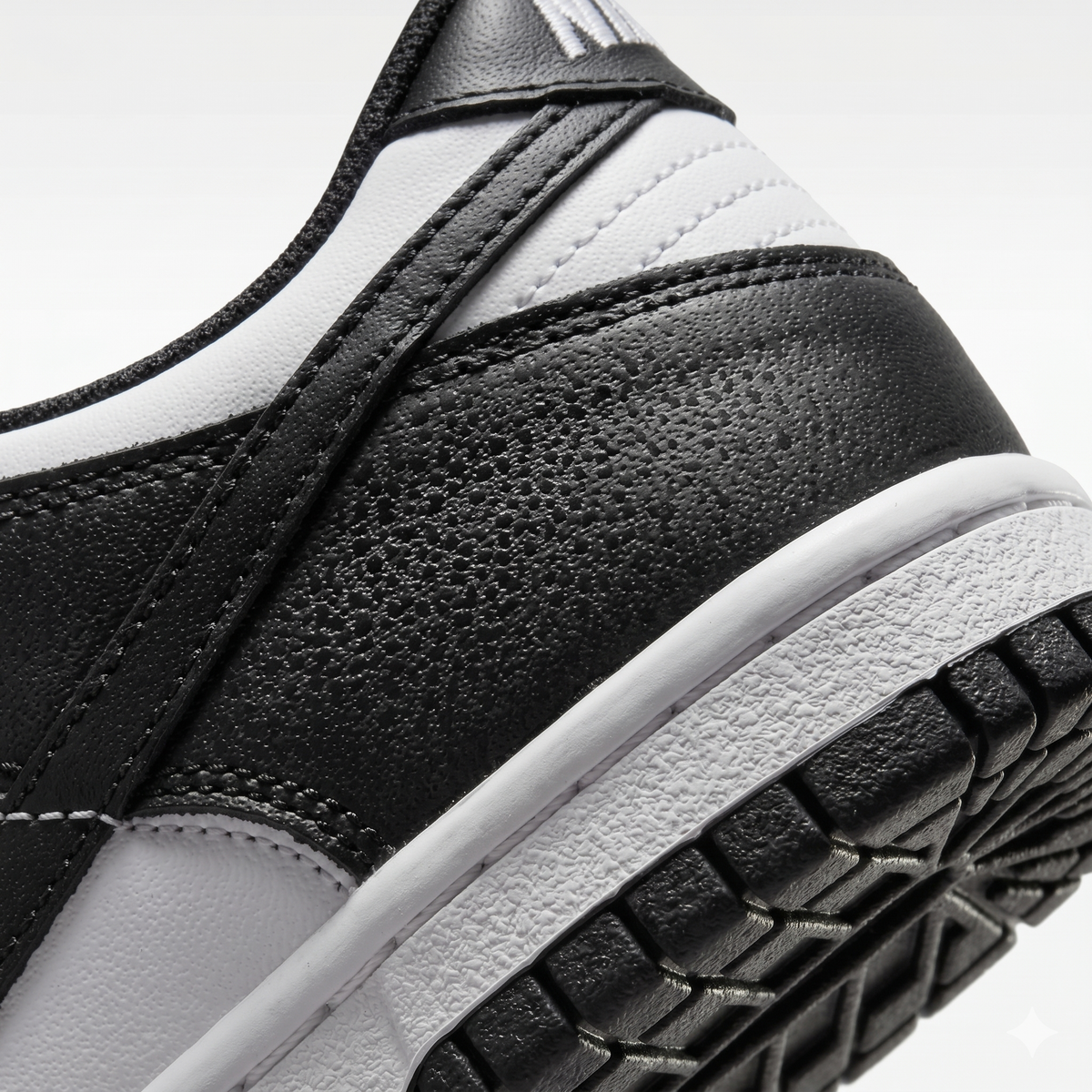 Dunk Low Sneakers